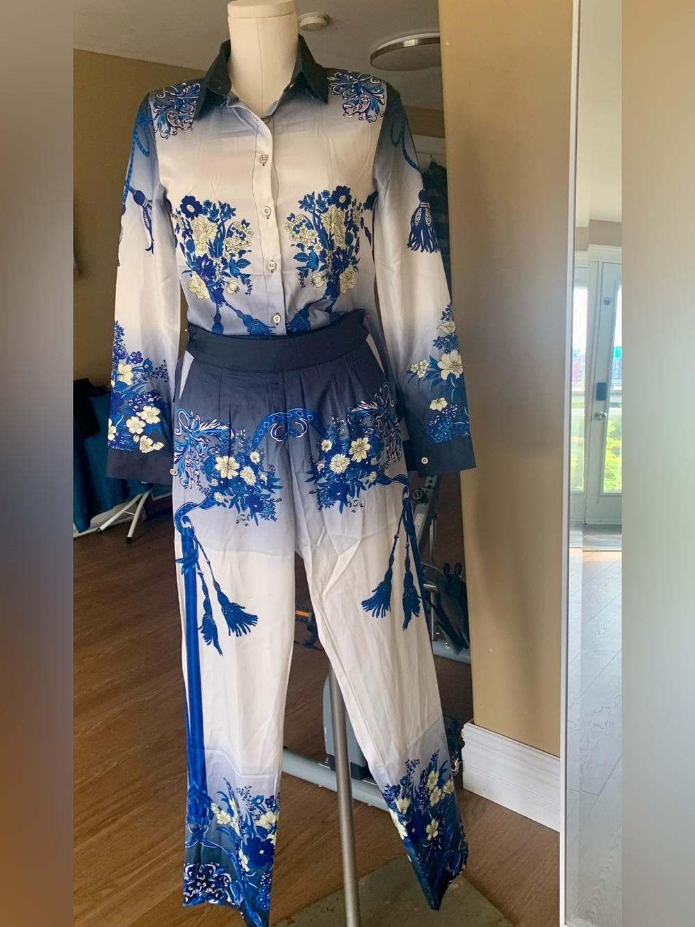 Gorgeous woman set. Like silk material